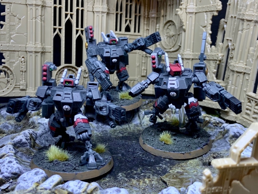 XV8クライシス・バトルスーツ隊